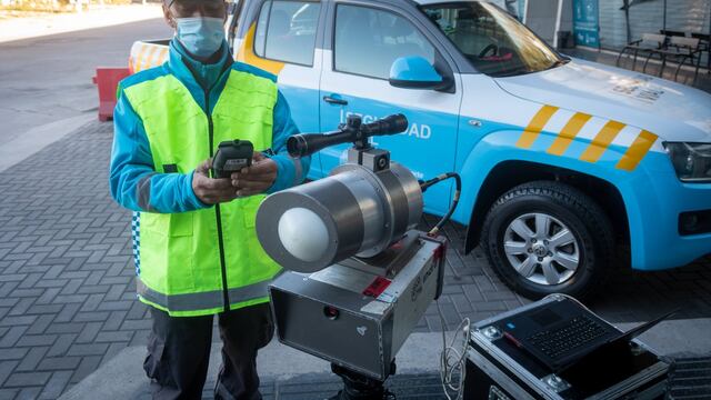 En la term,inal Mendoza se inauguró la primera Base Oparativa de Cuyo de la Agencia Nacional de Seguridad Vial. Ignacio Blanco/Los Andes
La Agencia Nacional de Seguridad Vial (ANSV) desembarcó en Mendoza e instaló su primera Base Operativa local que además es la primera de Cuyo.
Está ubicada en la terminal de Ómnibus y desde allí harán controles vehiculares como documentación, nivel de alcoholemia, velocidad o uso de casco con las áreas de seguridad mendocinas
Foto: Ignacio Blanco / Los Andes