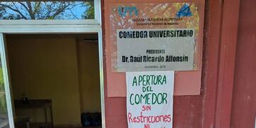 Posadas: estudiantes exigen la apertura sin restricciones de comedores universitarios.