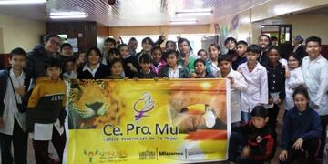 Brindan un taller sobre tipos de violencias en la Escuela 668 de Eldorado.