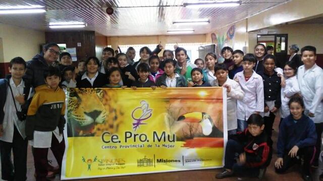 Brindan un taller sobre tipos de violencias en la Escuela 668 de Eldorado.
