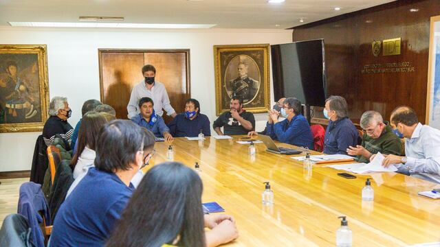 El gobernador convocó a gremios para paritarias.