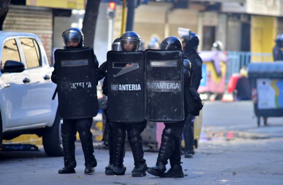 Hubo tensión en Córdoba por la llegada de Milei: gases lacrimógenos y balas de goma contra los manifestantes