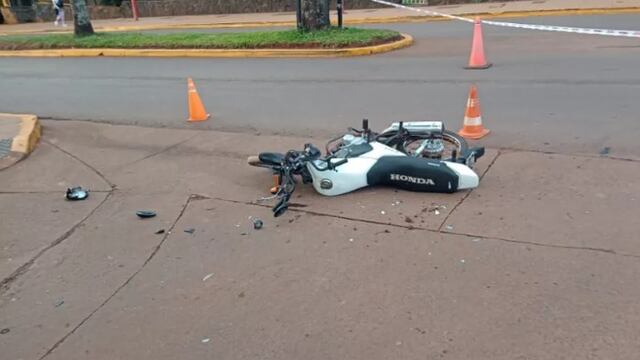 Motociclista herido de gravedad tras siniestro vial en Puerto Iguazú.