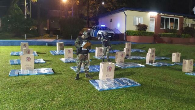 Decomisan 8.500 atados de cigarrillos en Puerto Rico. Prefectura Naval Argentina