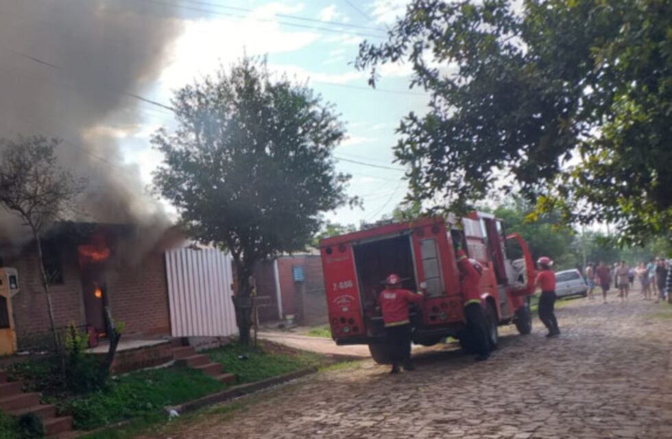 Incendio en el barrio Fátima consumió casi por completo una vivienda