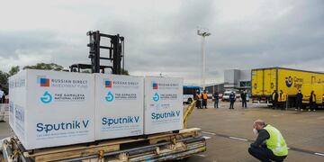 Llegaron 370.000 dosis de la vacuna Sputnik-V.