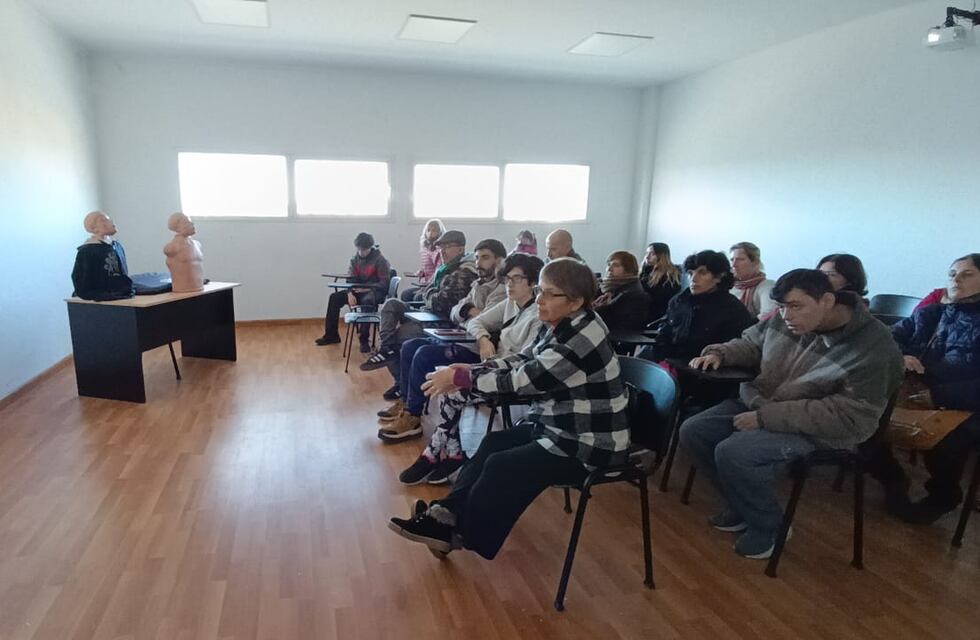 Casa Taller participó en la capacitación en RCP de los Bomberos Voluntarios