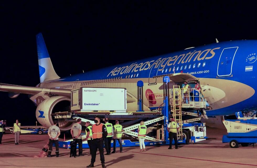 Llegó al país el vuelo de Aerolíneas Argentinas con 904 mil dosis de la vacuna china Sinopharm