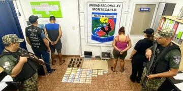 Desarticulan un narcokiosco en Montecarlo: hay una pareja detenida y gran cantidad de droga incautada.