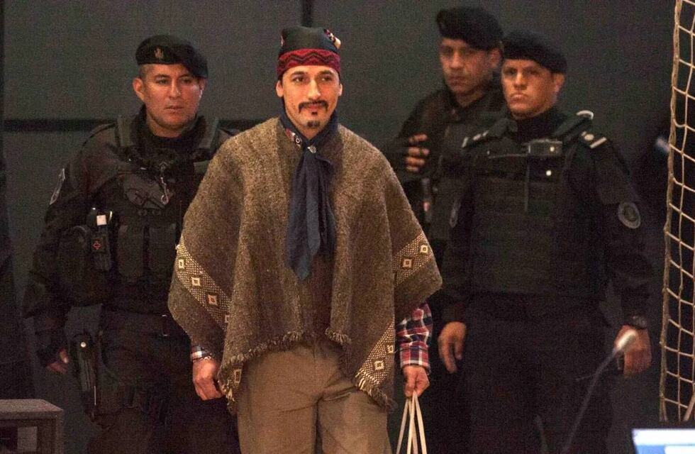 La Justicia de Río Negro habilitó la extradición de Jones Huala a Chile, donde deberá terminar de cumplir su condena