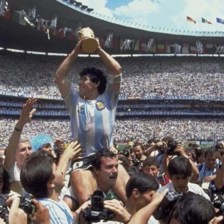 Roberto Cejas, el hincha que llevó el alzas a Diego Maradona