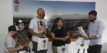 Carlos Paz recibió con premios y regalos al primer turista cordobés que arribó a la ciudad este viernes 4 de diciembre.
