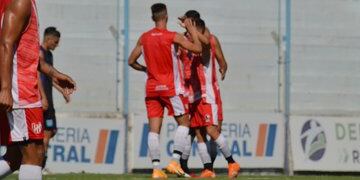 Con goles de Franco Watson y Martín Pino, la Gloria se trajo buenas sensaciones de Río Cuarto.