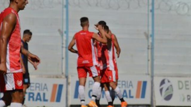 Con goles de Franco Watson y Martín Pino, la Gloria se trajo buenas sensaciones de Río Cuarto.
