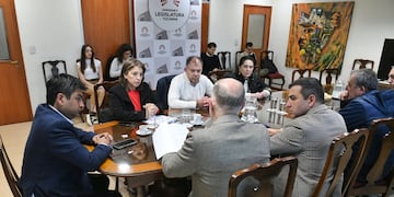 Se afianza el debate sobre la modalidad de carga sin personal. Vargiu aseguró que no peligran los puestos de trabajo.