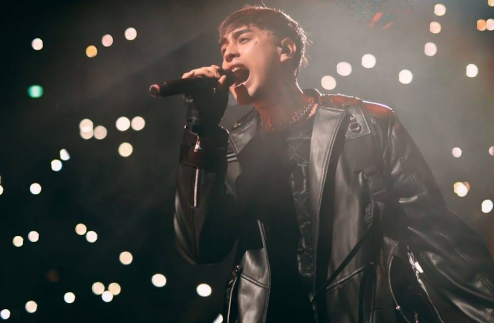 Su novia lo dejó en la fila del show y Tiago PZK lo invitó a subir al escenario: “A todos nos rompieron el cora”