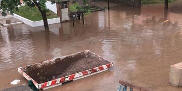 Se inundaron las calles del country La Catalina. Vecinos de la zona denuncian falta de respuesta de la Municipalidad.