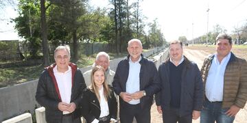 Los trabajos permitirán brindar mayor seguridad, mejorar la eficiencia del canal de desagüe y ganar un espacio verde para toda la ciudad. La inversión de la provincia es de $ 560 millones.