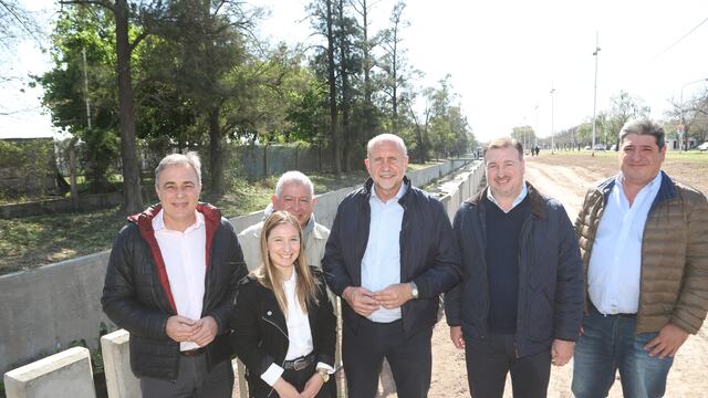 Los trabajos permitirán brindar mayor seguridad, mejorar la eficiencia del canal de desagüe y ganar un espacio verde para toda la ciudad. La inversión de la provincia es de $ 560 millones.