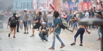 Incidentes afuera del Congreso mientras se debatía el acuerdo con el FMI.