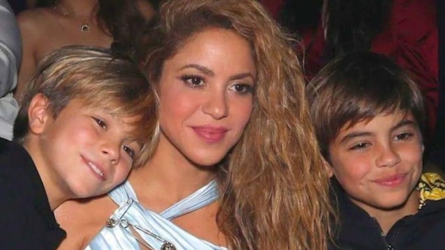 Shakira revolucionó Bogotá: salió a la calle disfrazada por Halloween y pidió dulces junto a sus hijos