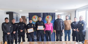 Tierra del Fuego: reconocieron a policías que salvaron a una joven en el río Pipo