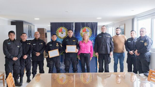 Tierra del Fuego: reconocieron a policías que salvaron a una joven en el río Pipo