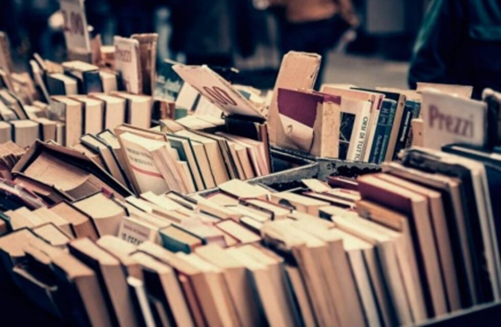 Suelta de libros y radio abierta en Plaza Belgrano