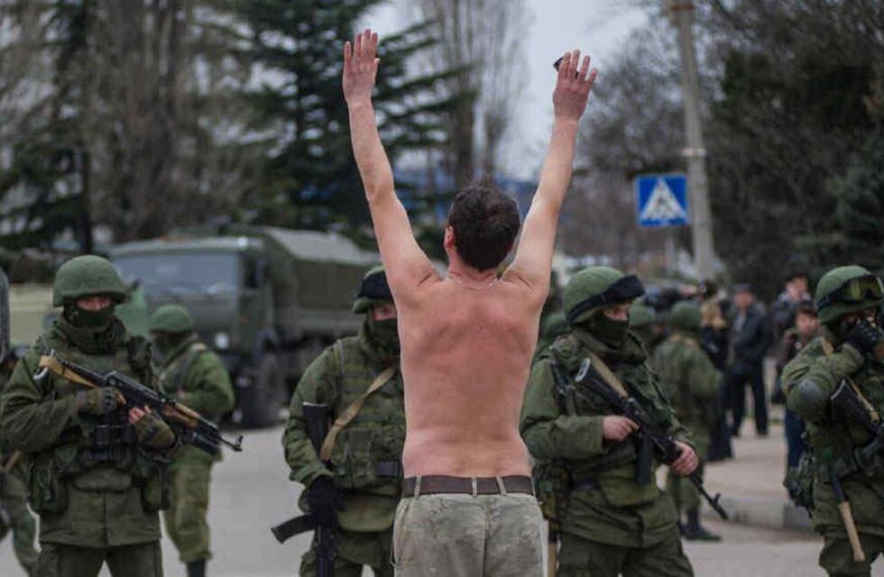 Las imágenes más dolorosas de la guerra: soldados ucranianos se despiden de sus familias antes del combate