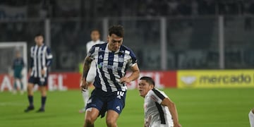 Rubén Botta en acción, en el Talleres-Alianza Lima por la quinta fecha de la Copa Libertadores.