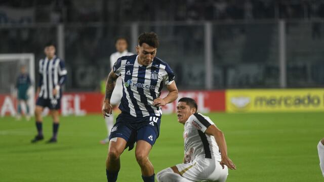 Rubén Botta en acción, en el Talleres-Alianza Lima por la quinta fecha de la Copa Libertadores.