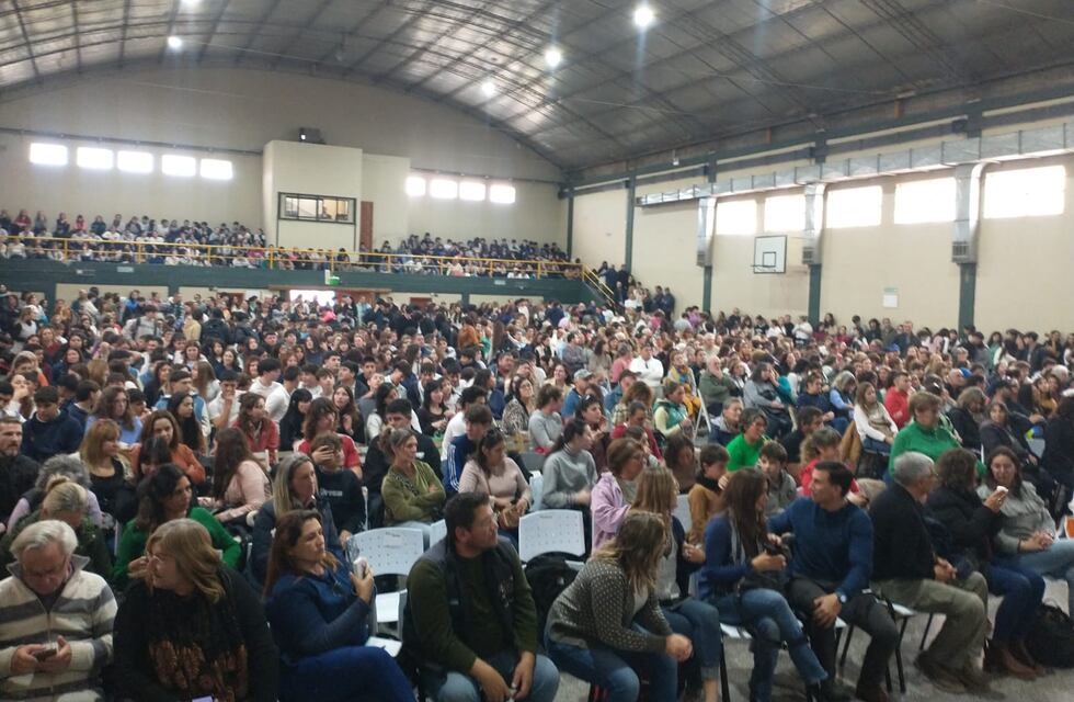 La gestión de dos madres tresarroyenses que llenó el SUM de la técnica con la charla de Gastón Pauls