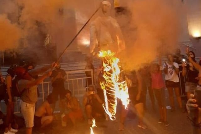 Momentos de tensión se vivieron durante la manifestación por el Día de la Mujer en Salta.