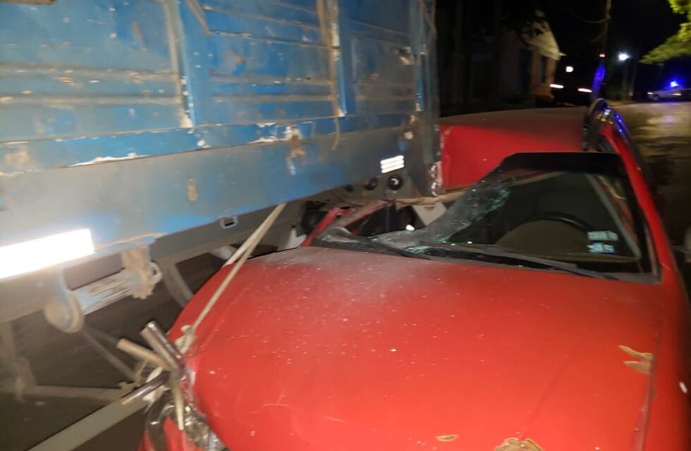 Posadas: un hombre manejaba con 2,4 de alcohol en sangre y chocó un camión