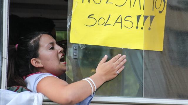 Con pancartas y cánticos, cientos de mujeres pidieron justicia por las mujeres que han sufrido violencia y han muerto asesinadas.