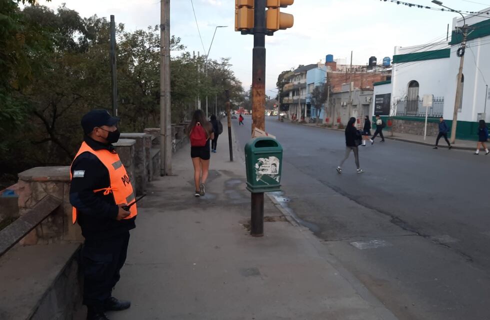 Otra vez, pasajeros a pie: colectiveros paran por 24 horas en Jujuy