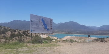 Avanza la instalación de nuevos servicios en el área para visitantes del perilago del dique de Potrerillos.