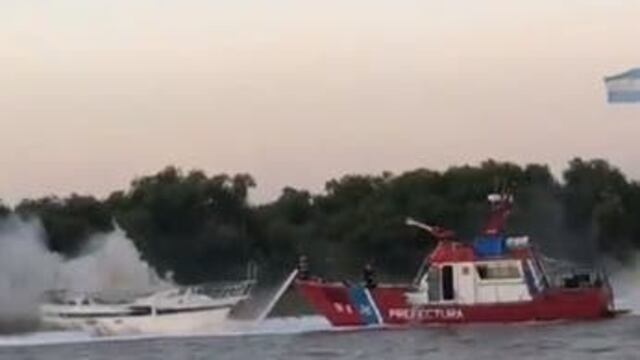 Se incendió un yate con once tripulantes que navegaba en el delta de Tigre