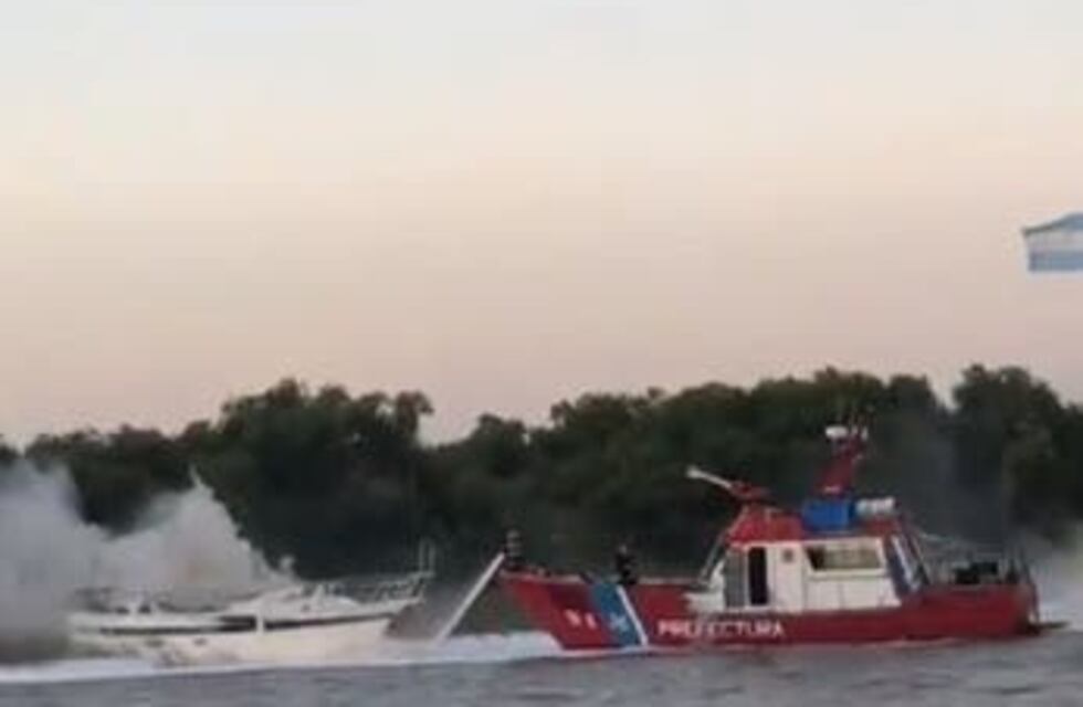 Se incendió un yate con once tripulantes que navegaba en el delta de Tigre