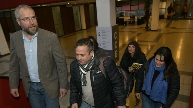 Reunión paritaria entre el SUTE y el Gobierno. Carina Sedano y Gustavo Correa, principales referentes gremiales.