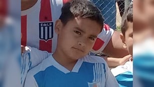 El pequeño platense que lucha por su vida tras recibir una descarga eléctrica de un poste de luz.