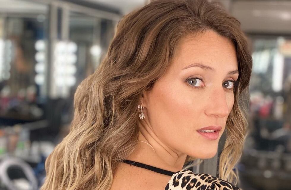 Mica Viciconte posó con un conjunto de ropa interior blanco y mostró el avance de su embarazo