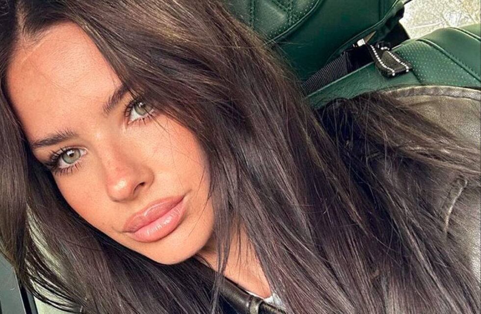 La China Suárez subió la temperatura en redes con una microbikini negra