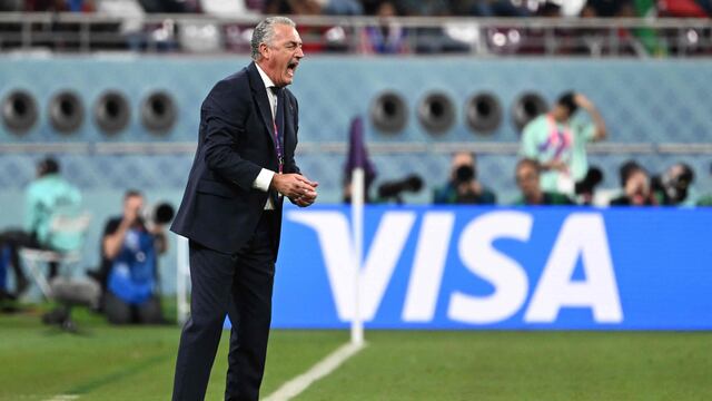 Gustavo Alfaro dejó de dirigir a Ecuador