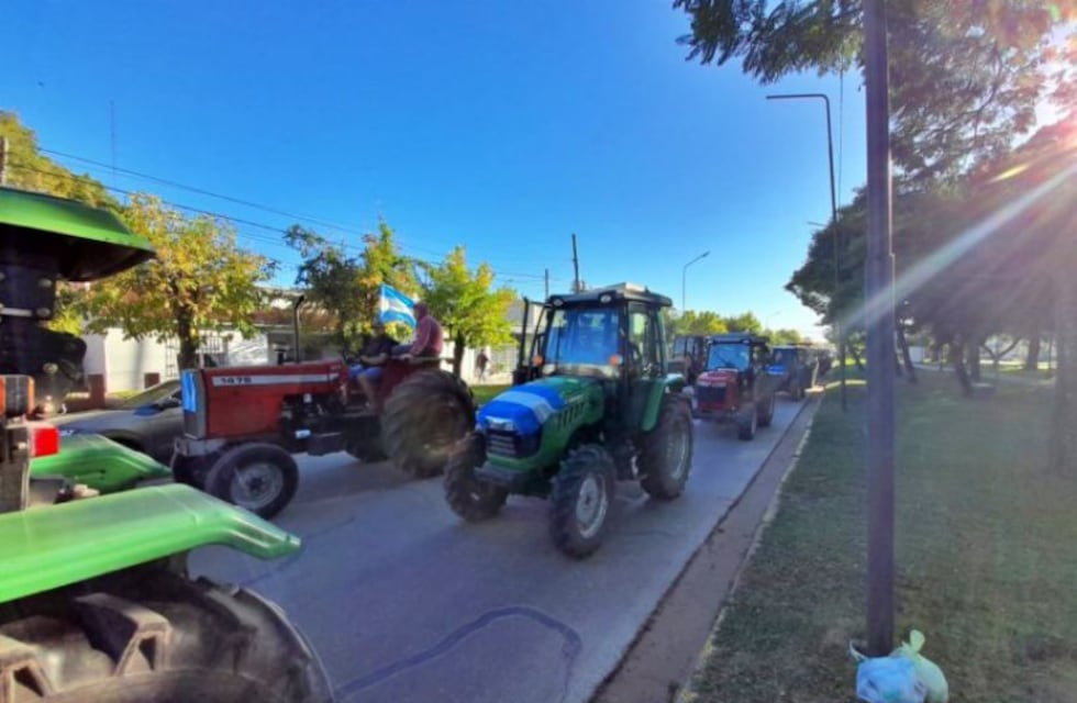 Tractorazo en chajarí: más de 15 cuadras de productores con camionetas y maquinaria