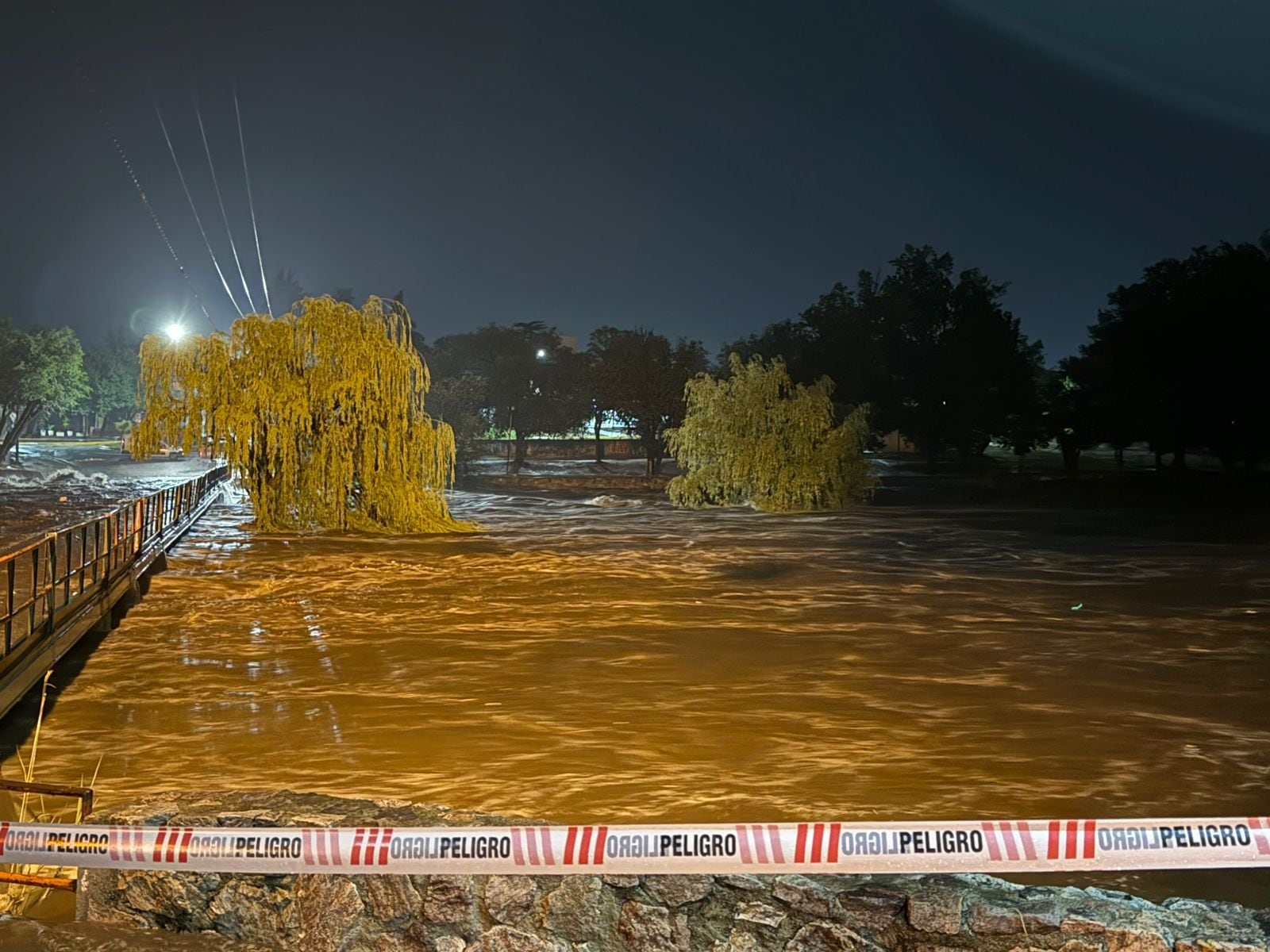 INTENSO TEMPORAL EN VILLA CARLOS PAZ: INGRESÓ UNA CRECIENTE DE 7 METROS EN EL RÍO SAN ANTONIO