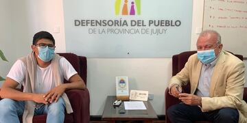 El comisionado municipal Marcos Huerta conversó con el ombudsman de Jujuy Javier de Bedia acerca del conflicto en su localidad.