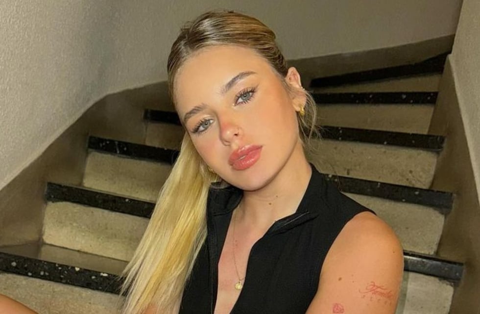 Sobre una silla y al estilo batik: Coti Romero sabe cómo encender Instagram con una microbikini