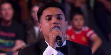 Enzo "Huesito" Flores en Canta Conmigo Ahora.