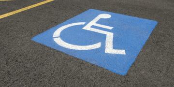Estacionamiento reservado para discapacitados (imagen ilustrativa)